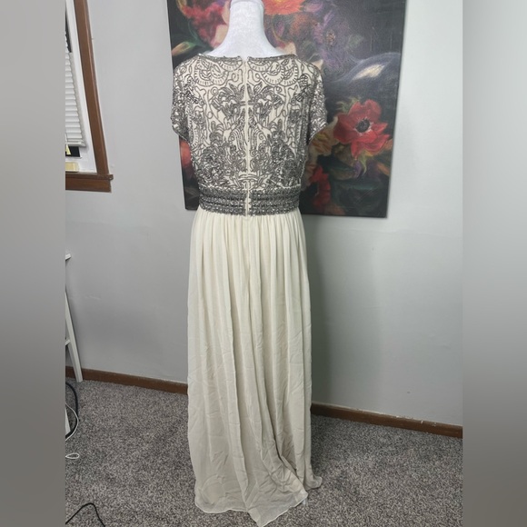Adrianna Papell Ivory Embellished Beaded Bodice V-Neck Gown Sz 10 Formal - Picture 5 of 11